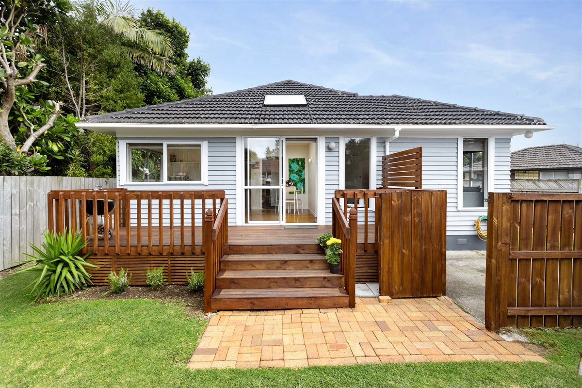 50 Yeovil Road, Te Atatu Peninsula, Auckland - Carousel 2