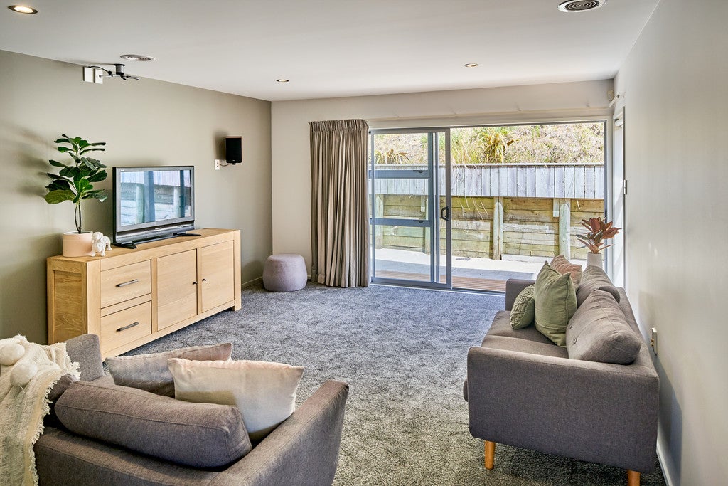 6 Sedgley Grove, Churton Park, Wellington - Carousel 2