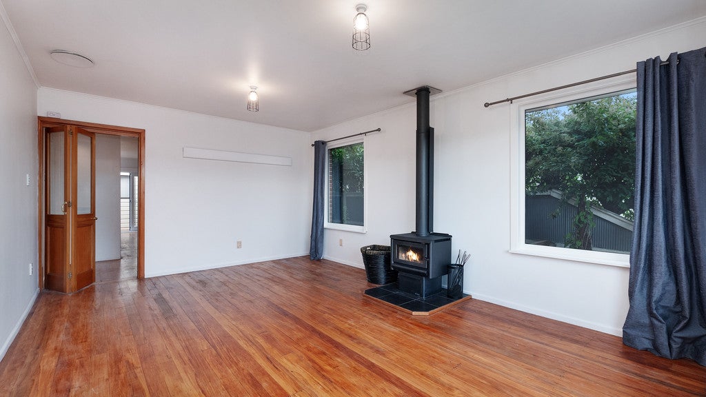12 Manor Place, Bryndwr, Christchurch - Carousel 12