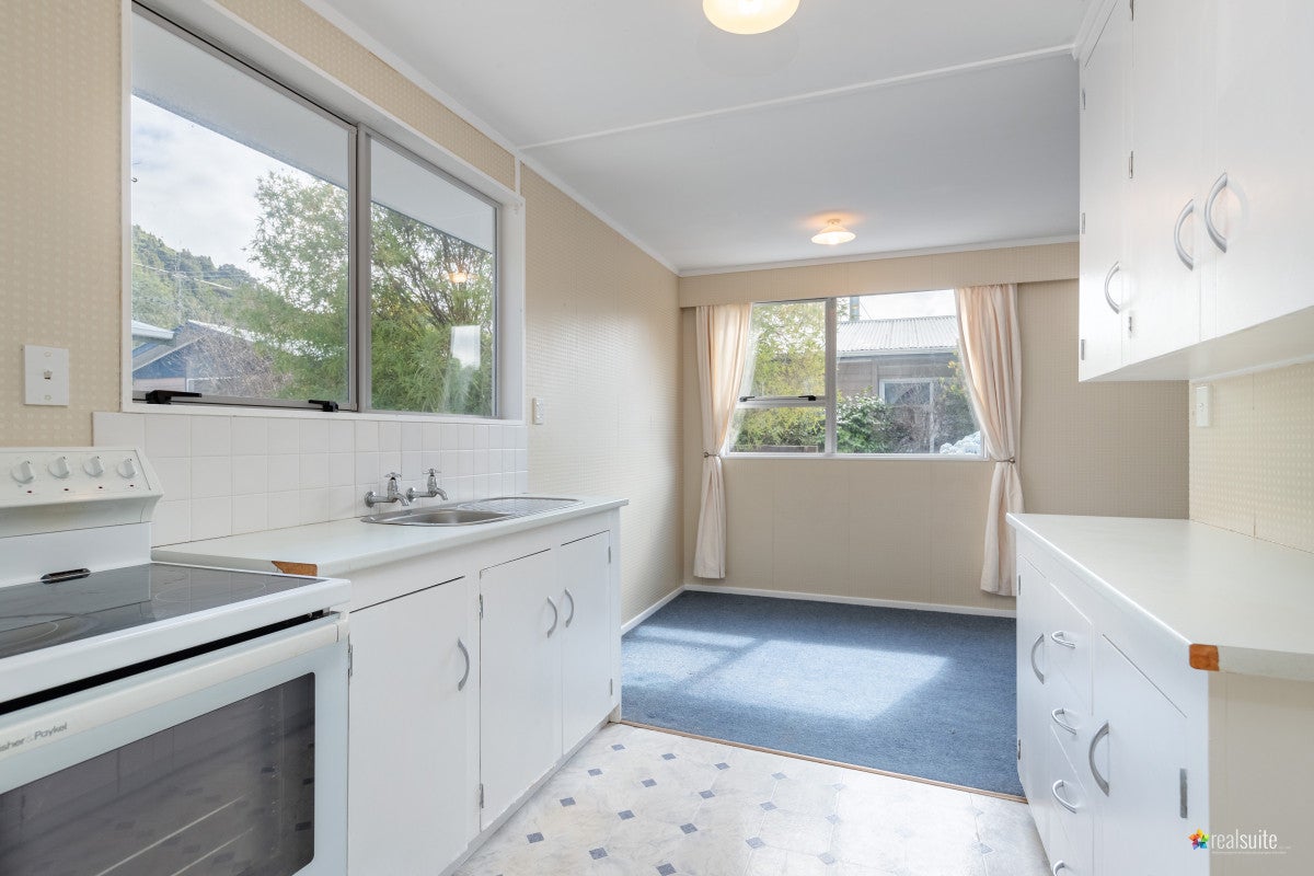 1/202 California Drive, Totara Park, Upper Hutt - Carousel 2
