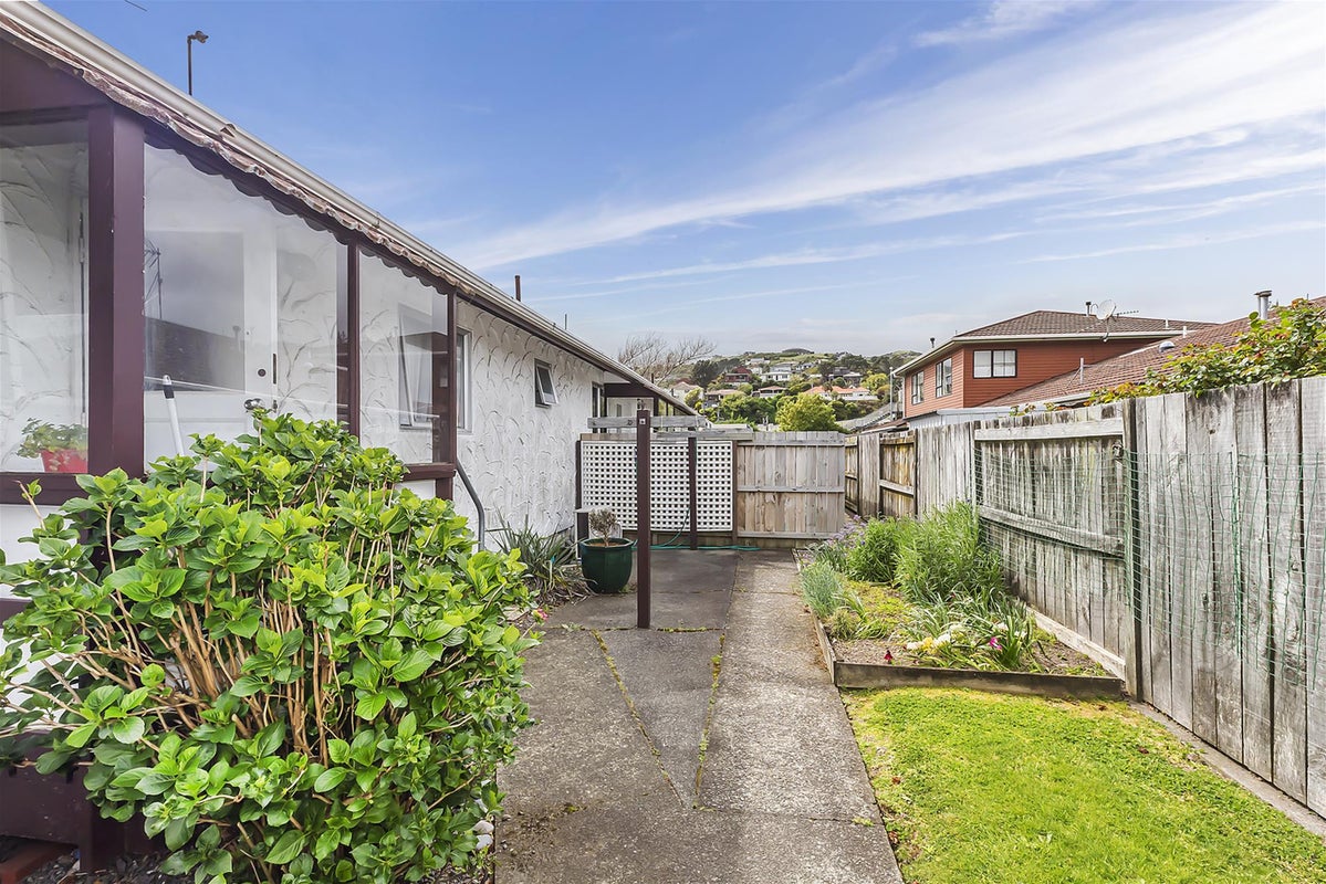 1/46 Oxford Street, Tawa, Wellington - Carousel 2