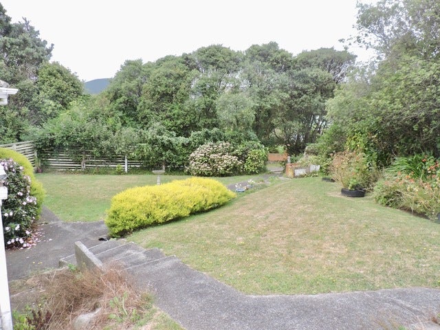 31 Lyndhurst Road, Tawa, Wellington - Carousel 18