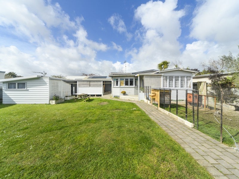 12 Douglas ST, West End, Palmerston North - Carousel 1