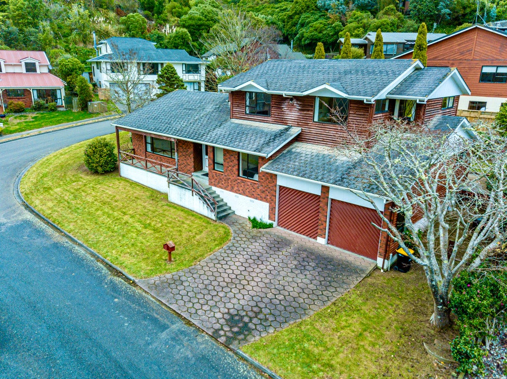 1 Duval Grove, Tawa, Wellington - Carousel 22