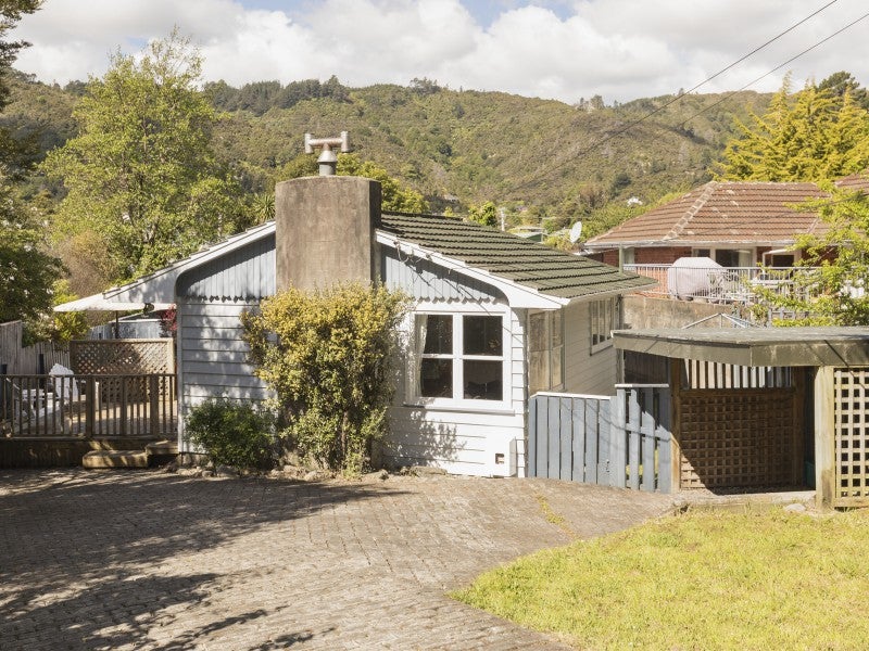9 Kopara Grove, Stokes Valley, Lower Hutt - Carousel 11