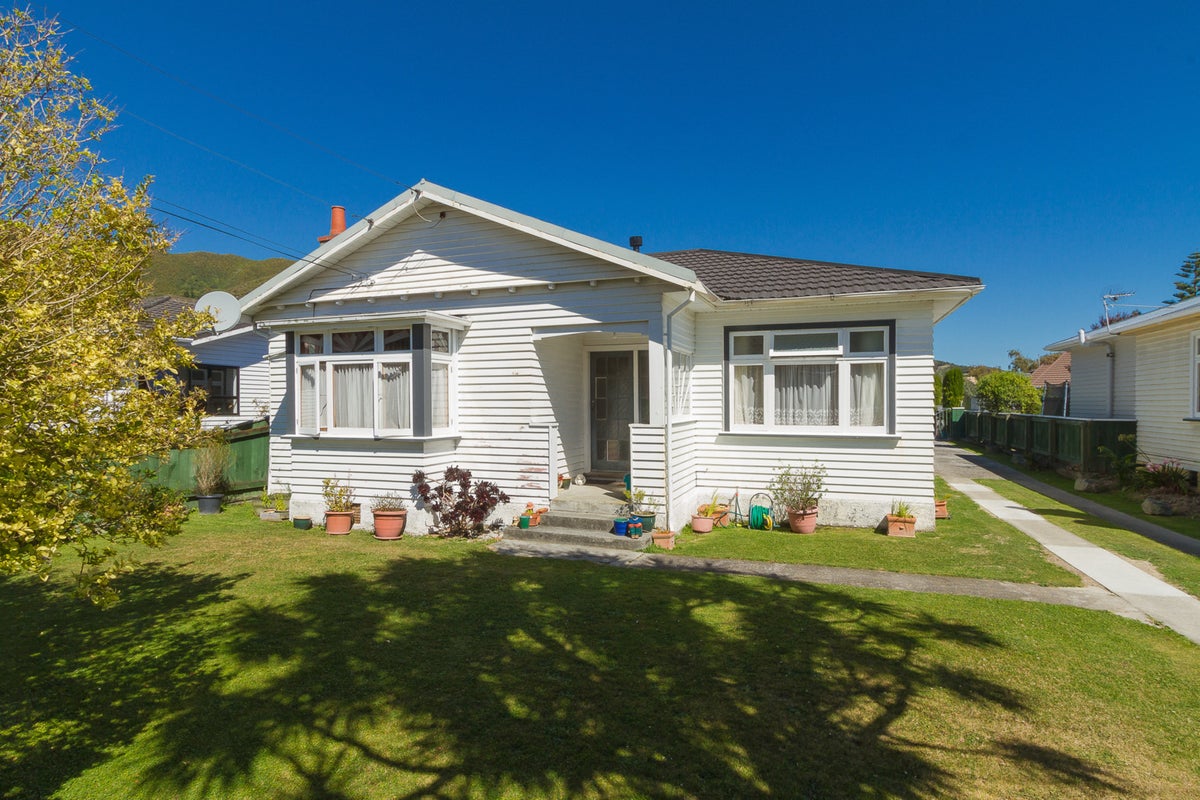 4 Norton Park Avenue, Fairfield, Lower Hutt - Carousel 1