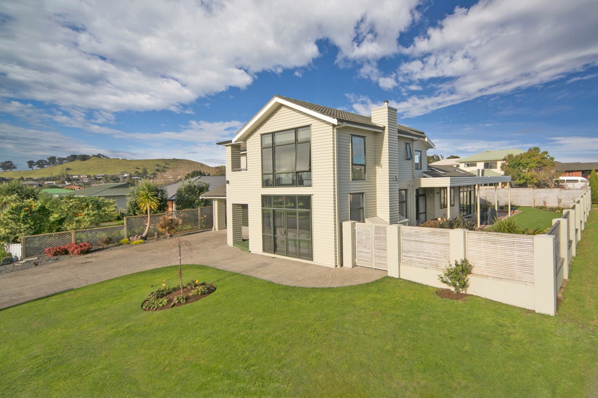 8 Watervista Place, Mangere Bridge, Auckland - Carousel 1