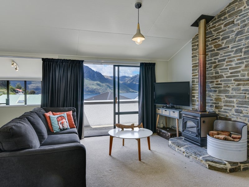 5A Wye Place, Fernhill, Queenstown - Carousel 1