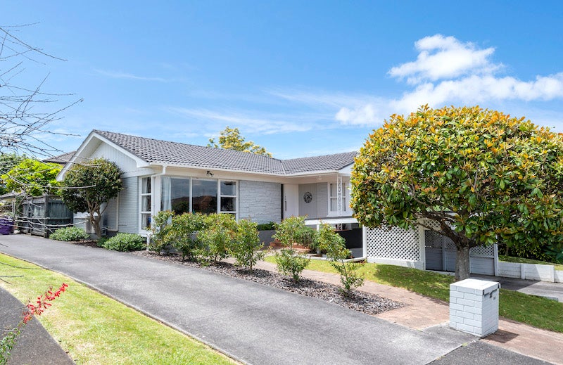 1/27 Sorrel Crescent, Bucklands Beach, Auckland - Carousel 1