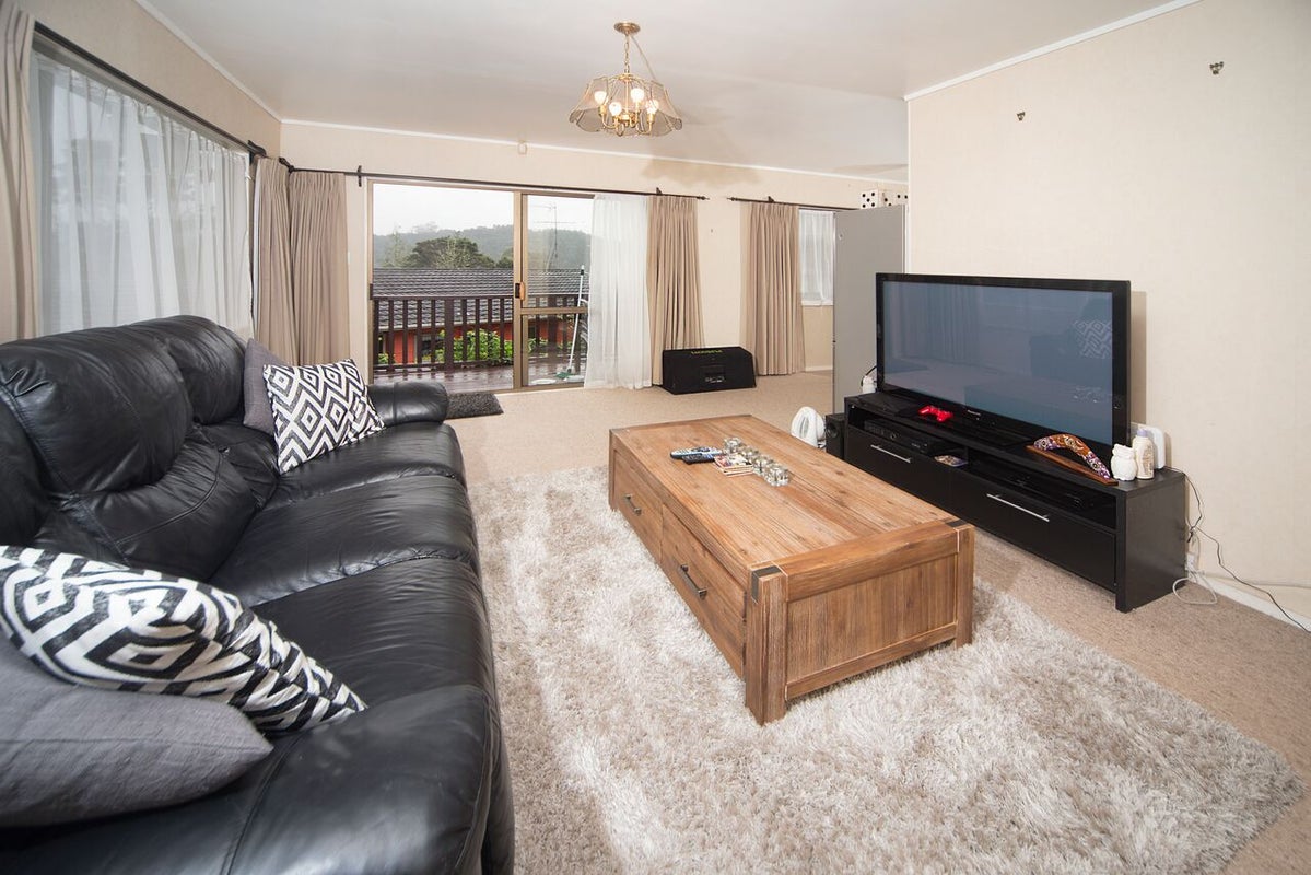 1/8 Simon Ellice Drive, Bayview, Auckland - Carousel 1