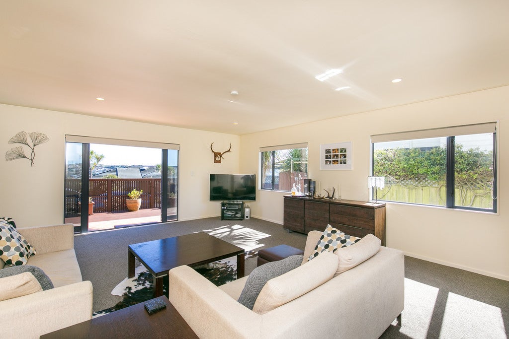 8A Pelorous Street, Paparangi, Wellington - Carousel 1