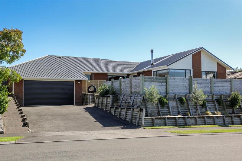 13 Sandel Rise, Merrilands, New Plymouth - Carousel 18