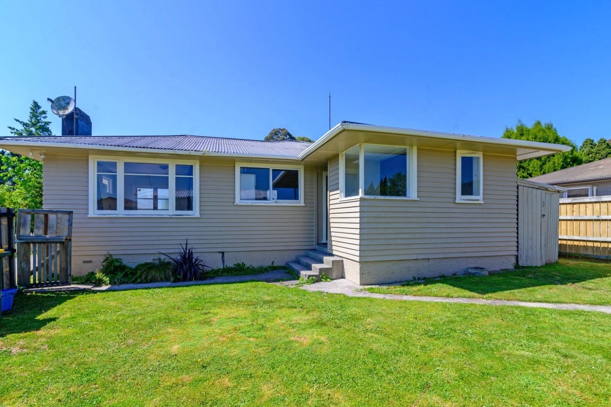 7 Werrina Crescent, Mangakakahi, Rotorua - Carousel 1