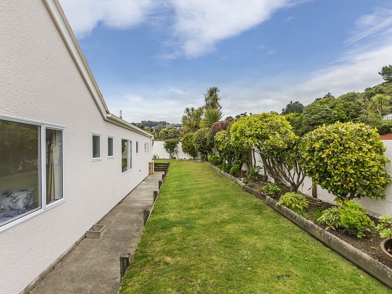 2 Lakeside Villas, WHITBY, PORIRUA - Carousel 21