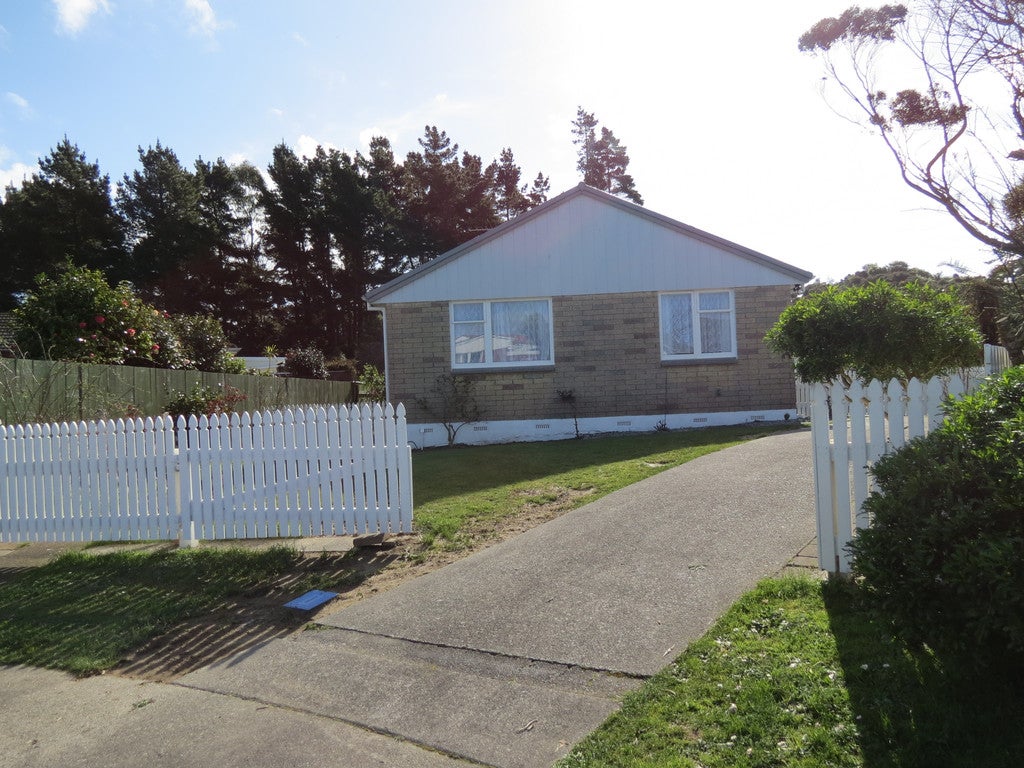 30 Bellona Place, Cannons Creek, Porirua - Carousel 1