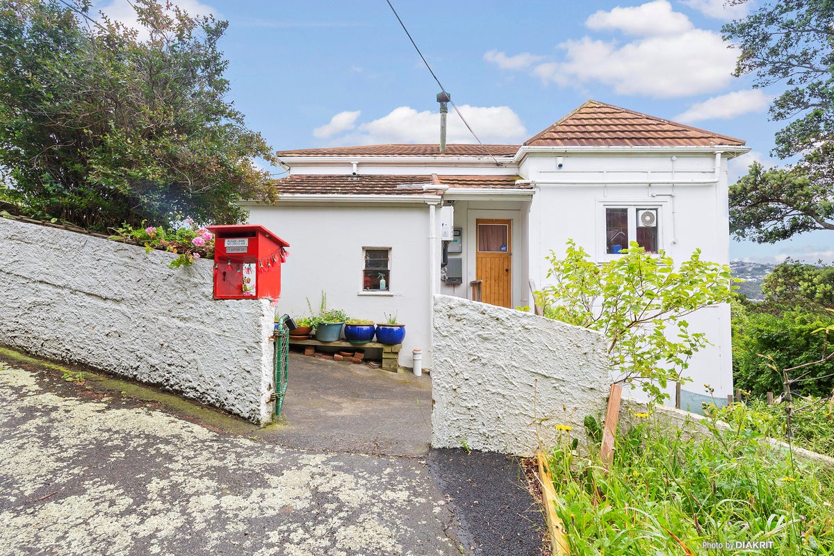 1 Antico Street, Melrose, Wellington - Carousel 1
