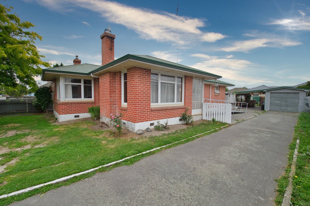 17 Davis Crescent, Netherby, Ashburton - Carousel 2