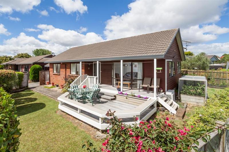 2 Kenwick Place, Burswood, Auckland - Carousel 1