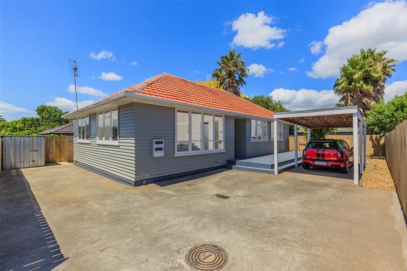 5B Anderson Avenue, Point England, Auckland - Carousel 1