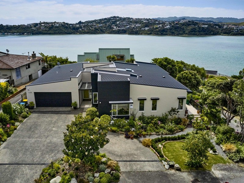 95 Seaview Road, Paremata, Porirua - Carousel 1