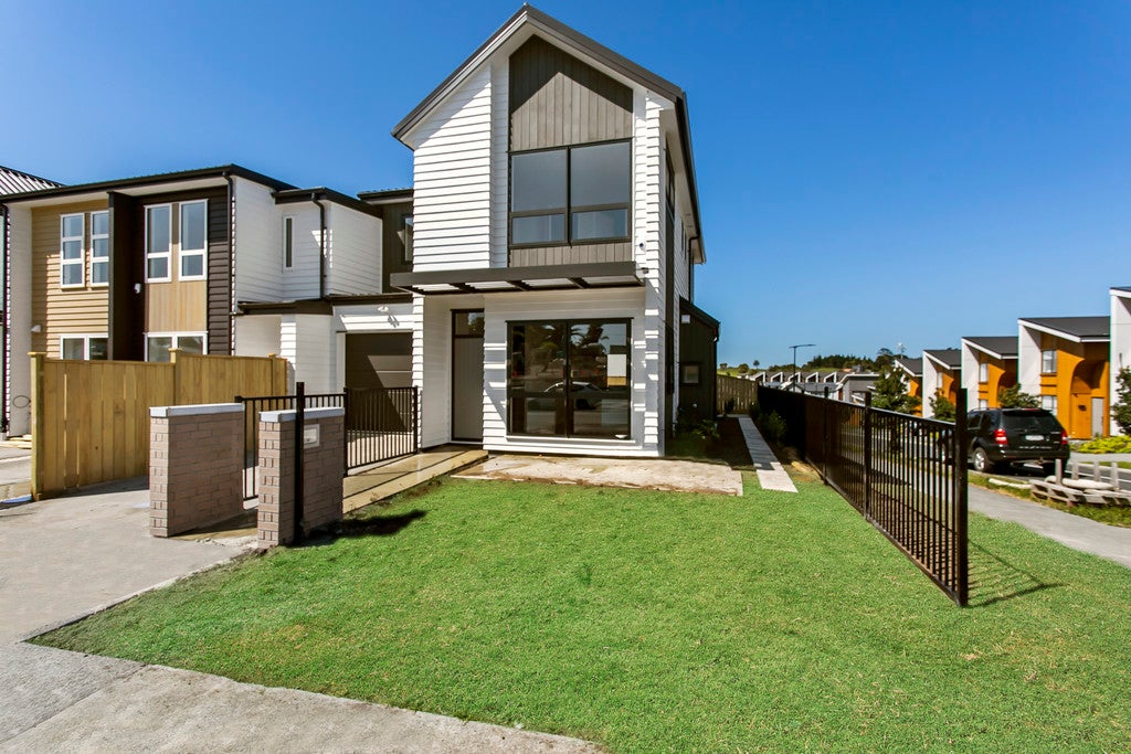 219 Jack Lachlan Drive, Beachlands, Auckland - Carousel 1