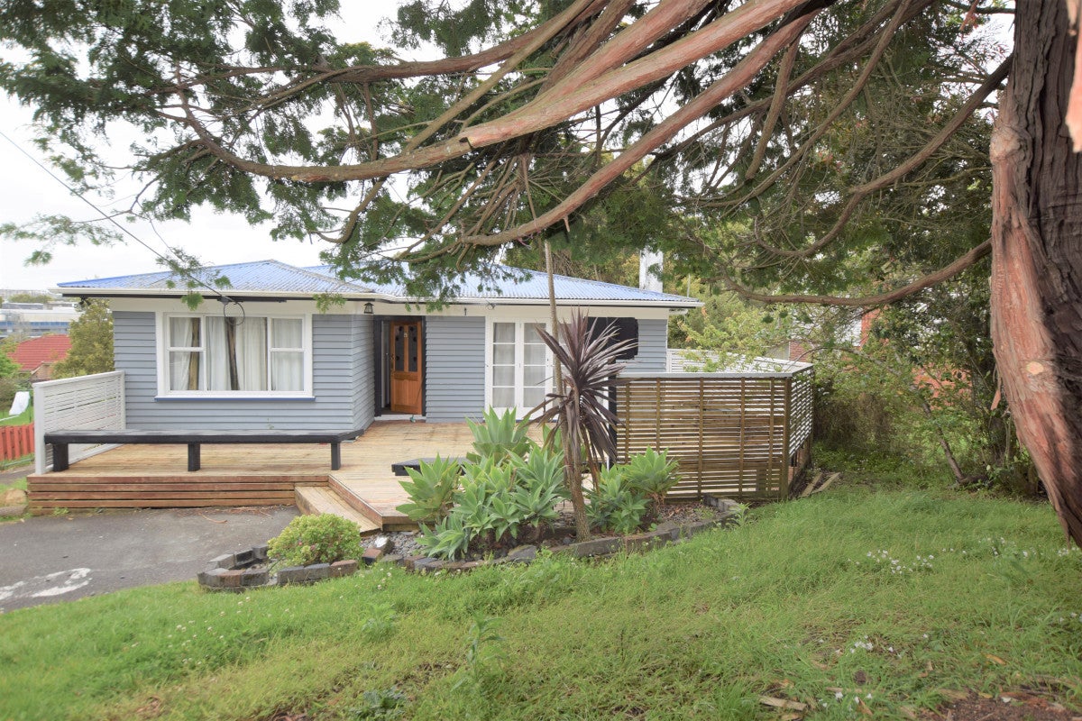 62 Sherwood Avenue, Te Atatu South, Auckland - Carousel 1
