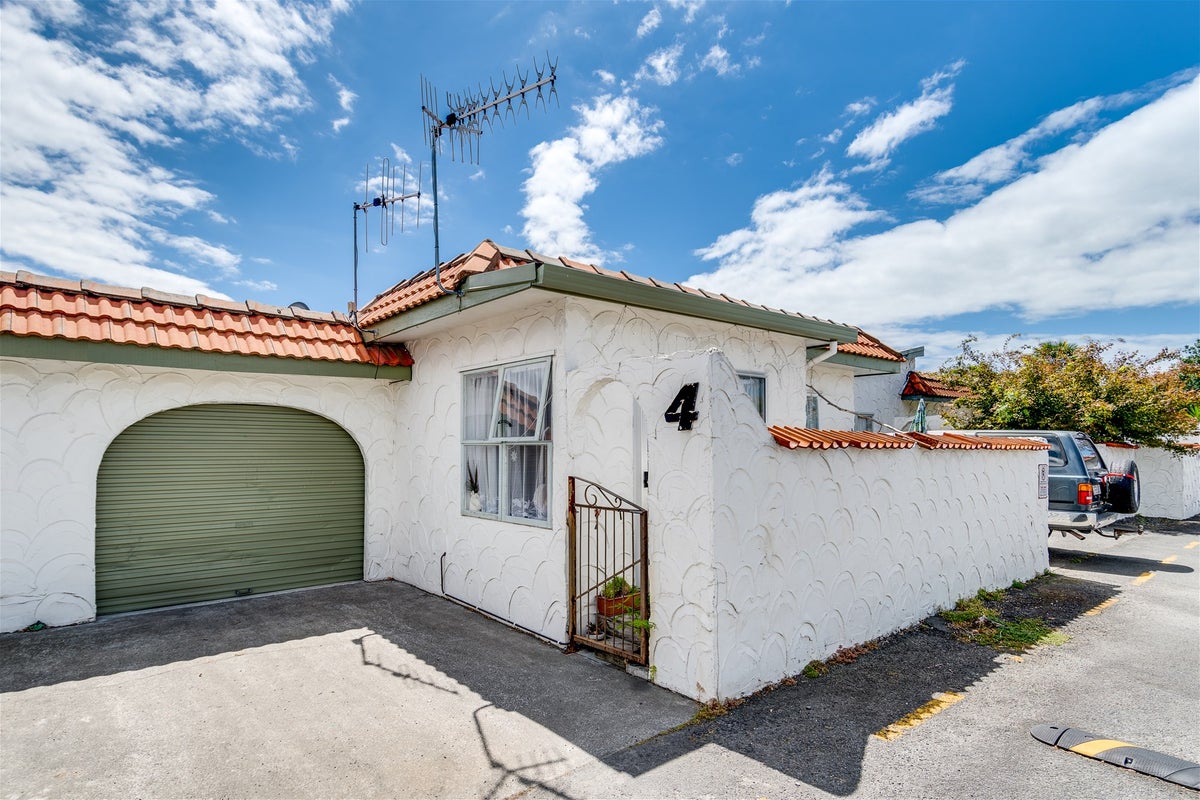 4/283 Taradale Road, Pirimai, Napier - Carousel 1