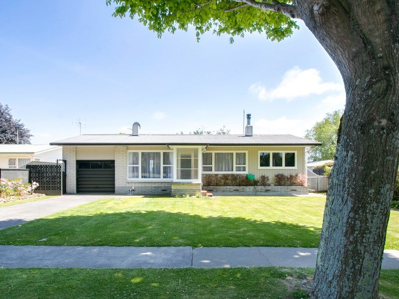 908 Sylvan Road, Mayfair, Hastings - Carousel 1