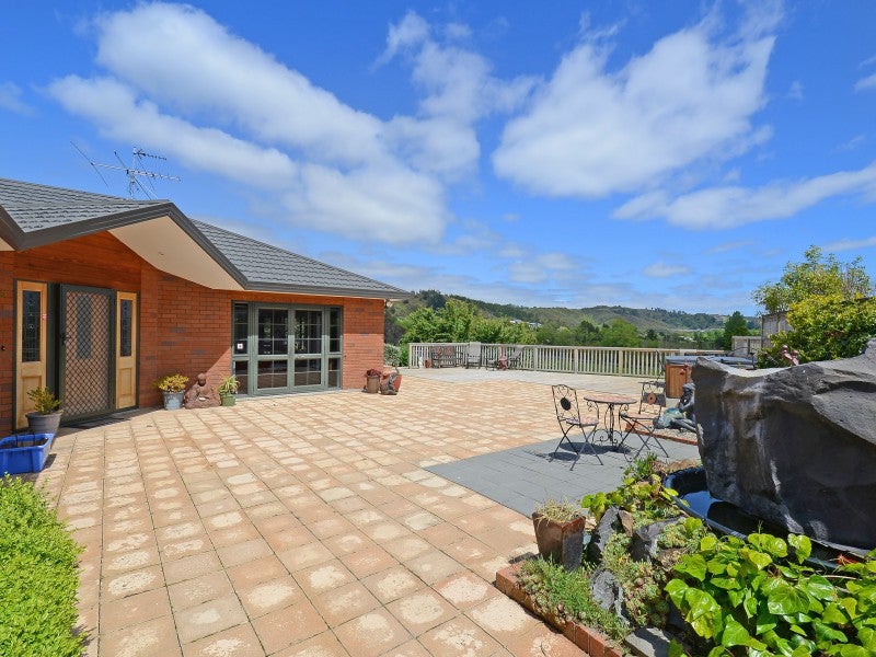 39 Clearwater Terrace, Brown Owl, Upper Hutt - Carousel 1