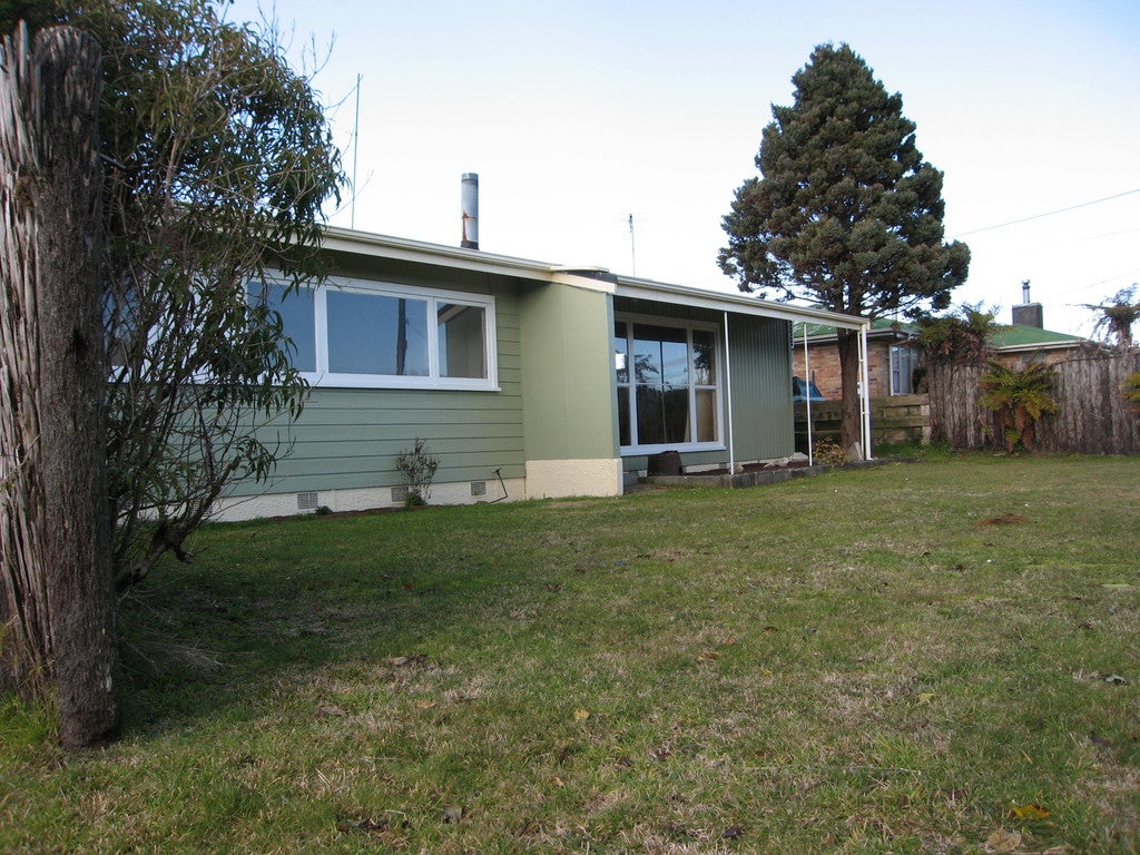 15 Logan Street, Fairy Springs, Rotorua - Carousel 1