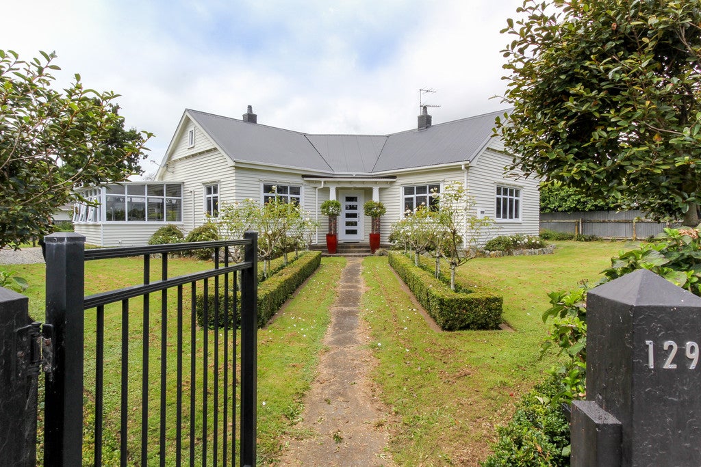 129 Coronation Avenue, Welbourn, New Plymouth - Carousel 1