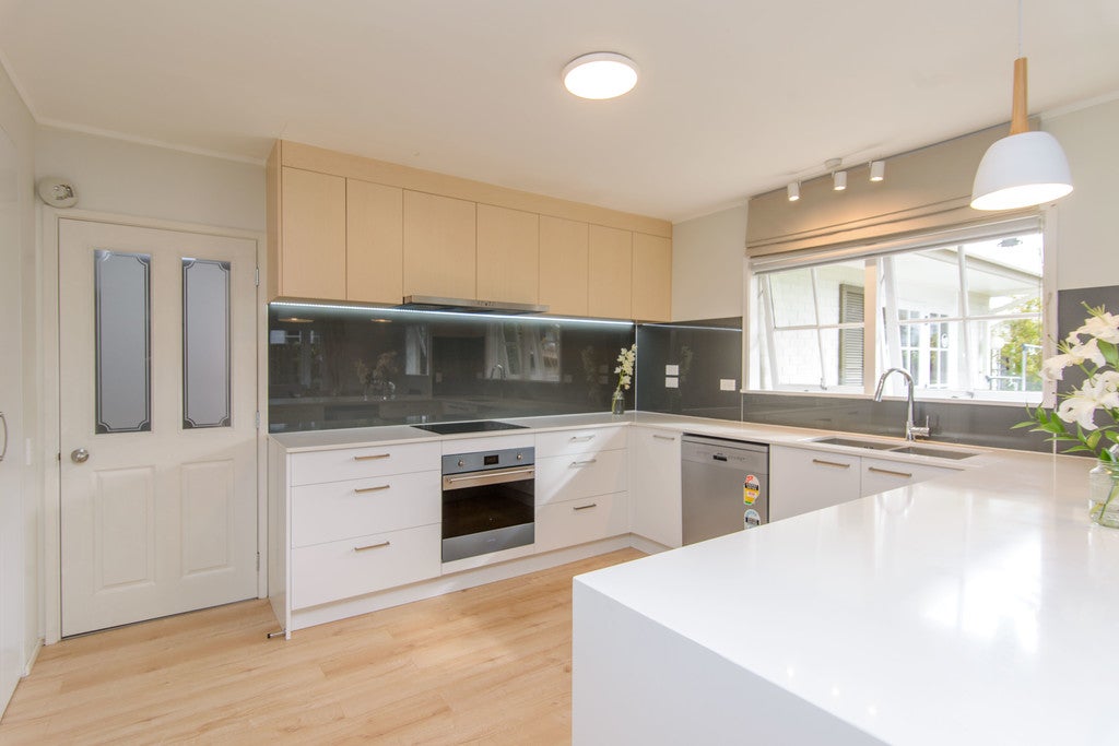 44 Merriefield Avenue, Forrest Hill, Auckland - Carousel 2