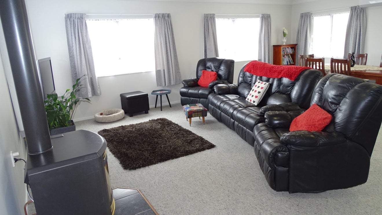 11 Aranui Avenue, Waitarere Beach, Levin - Carousel 2