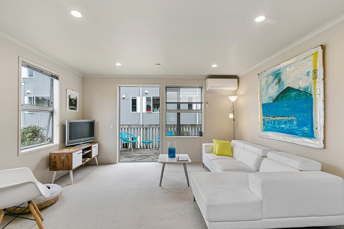 8/60 Owen Street, Newtown, Wellington - Carousel 1