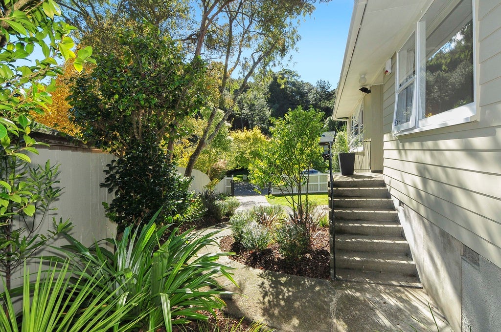 10 Fendalton Crescent, Pinehaven, Upper Hutt - Carousel 18