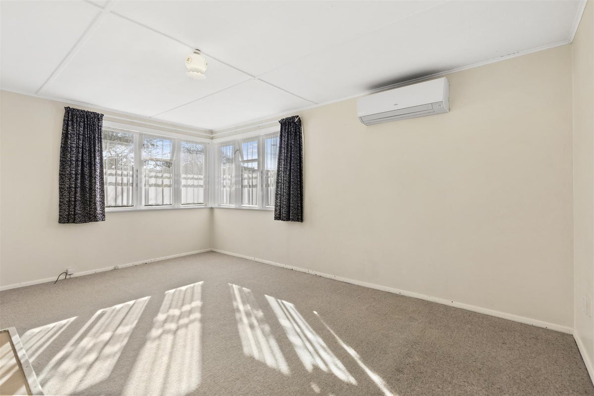 302 Oxford Terrace, Avalon, Lower Hutt - Carousel 2