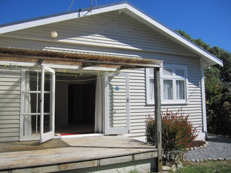 28 Manuka Street, Otaki Beach, Otaki - Carousel 1