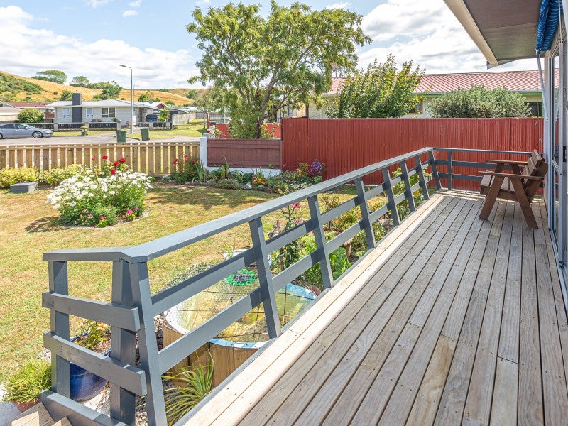 8 Fraser Place, Aramoho, Whanganui - Carousel 2