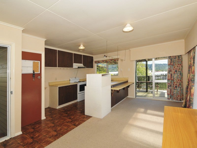 17 Isabel Grove, Wainuiomata, Lower Hutt - Carousel 2
