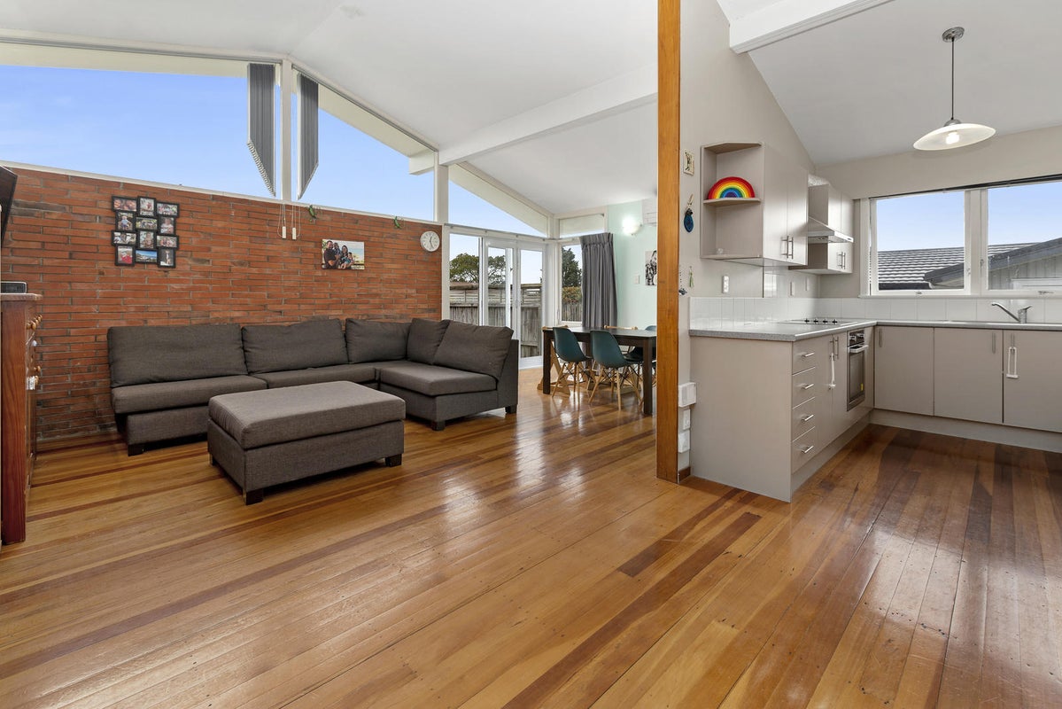 13 Cutler Street, New Lynn, Auckland - Carousel 2