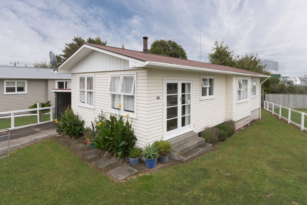 44 Owen Street, Bunnythorpe, Palmerston North - Carousel 1