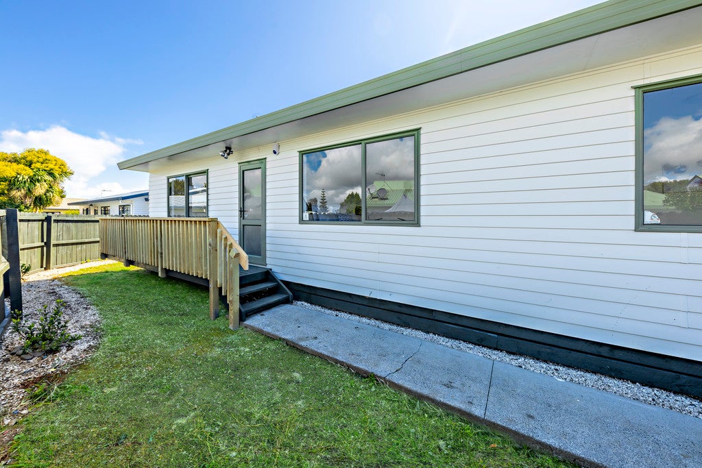 32 Barneys Farm Road, Clendon Park, Auckland - Carousel 2