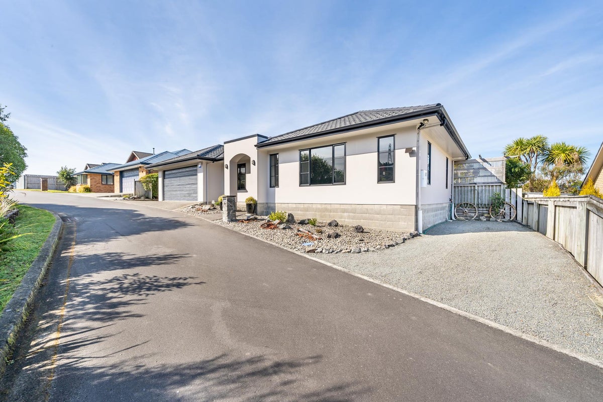 19 Garrett Place, Riverstone Terraces, Upper Hutt - Carousel 1