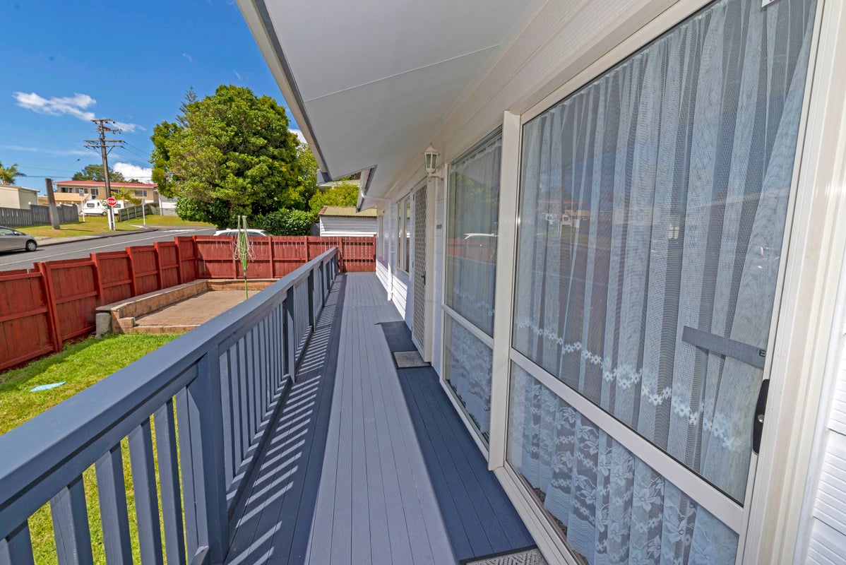 2 Glendene Avenue, Glendene, Auckland - Carousel 2