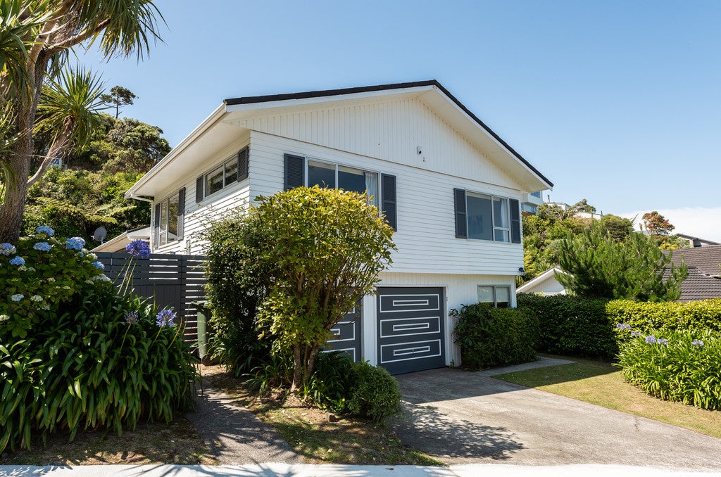 28 Paddington Grove, Karori, Wellington - Carousel 2