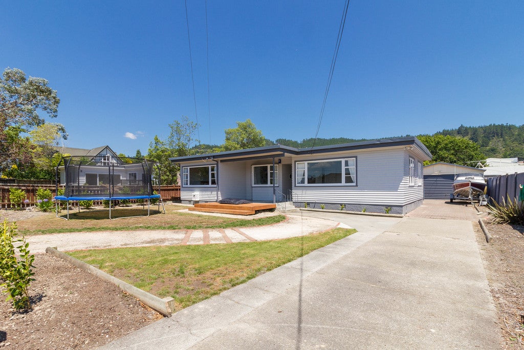6 Field Street, Silverstream, Upper Hutt - Carousel 2