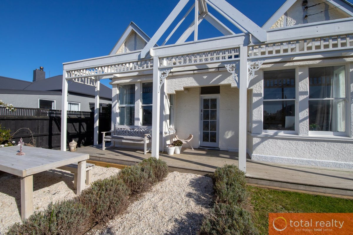 38 Normanby Street, Saint Kilda, Dunedin - Carousel 1