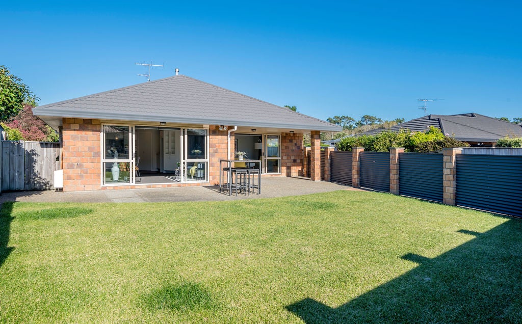 11 Leanne Way, Waikanae Beach, Waikanae - Carousel 2