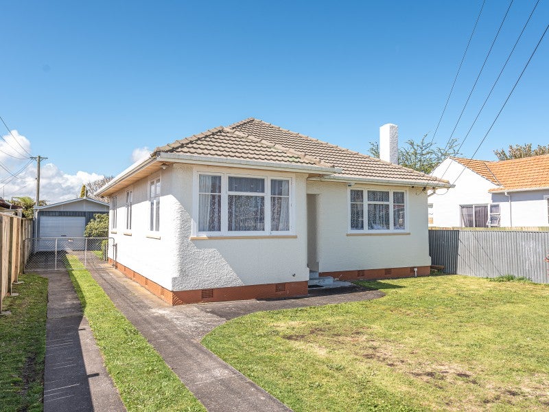 16 Lewis Avenue, Aramoho, Whanganui - Carousel 1