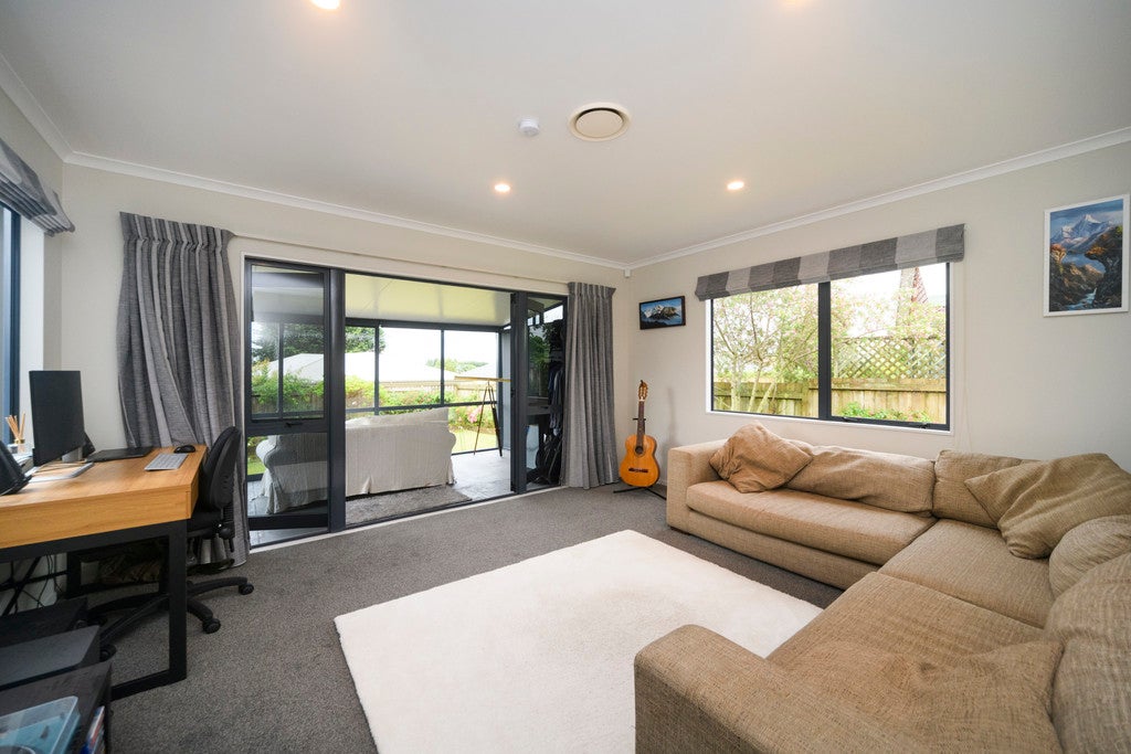 3 Abby Road, Fitzherbert, Palmerston North - Carousel 2